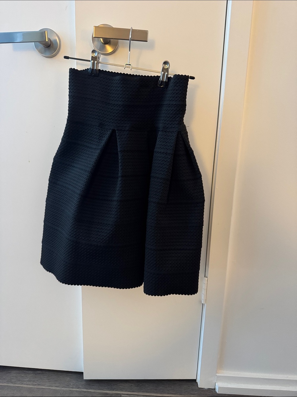 H&M Black Textured Pleated A-Line Skirt